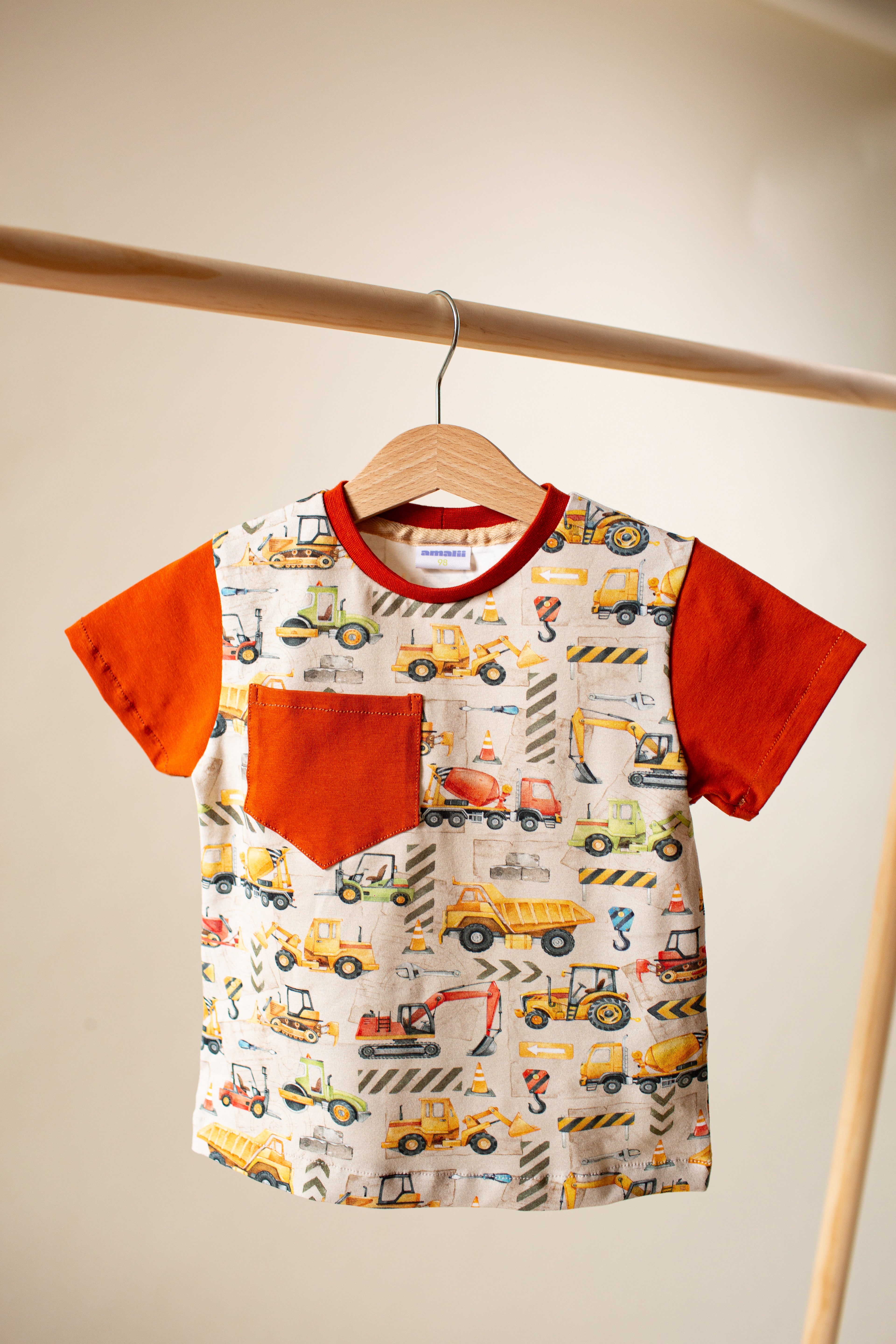 T-krekls ar traktortehniku