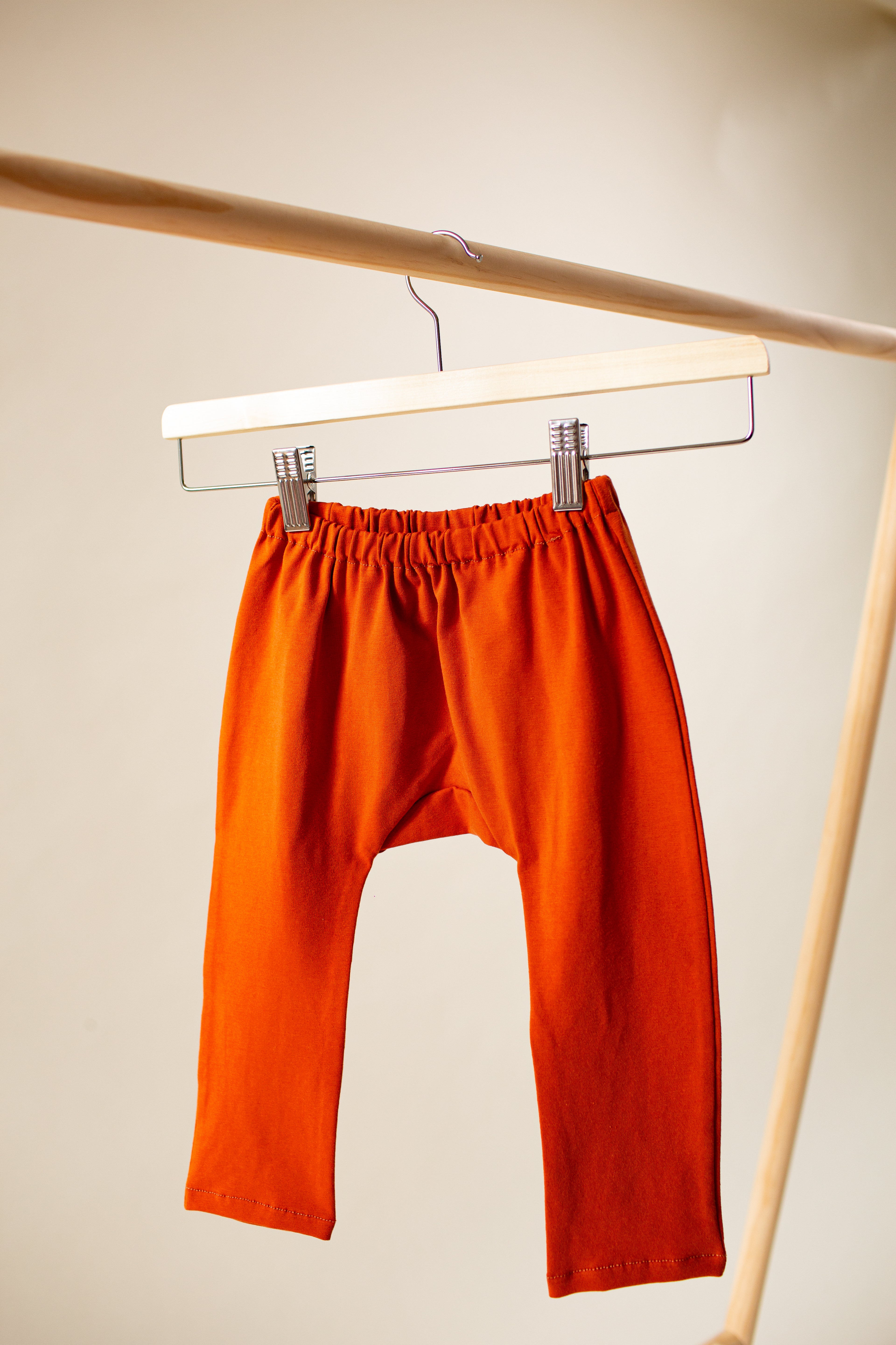 Oranžas krāsas harēma tipa bikses