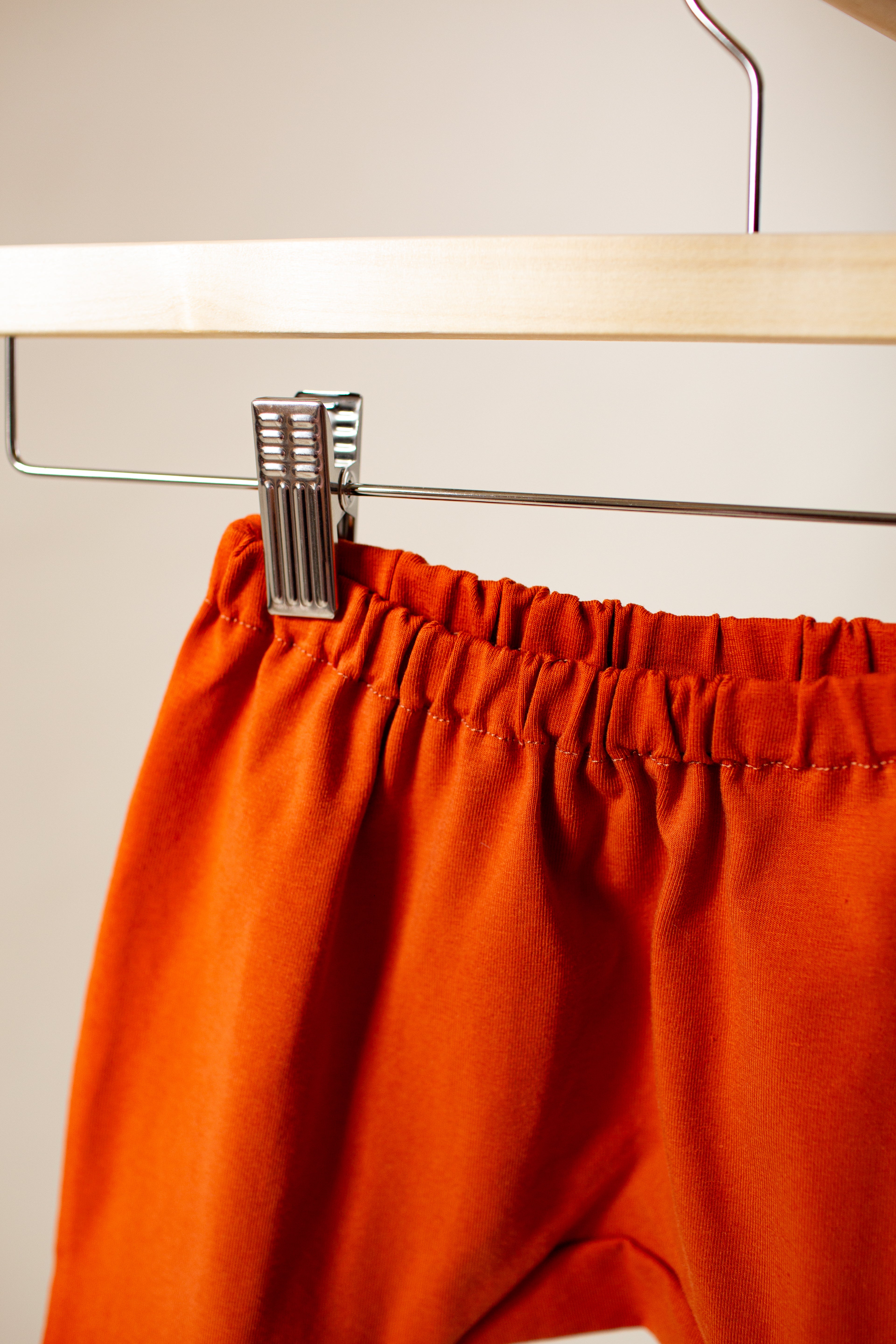 Oranžas krāsas harēma tipa bikses