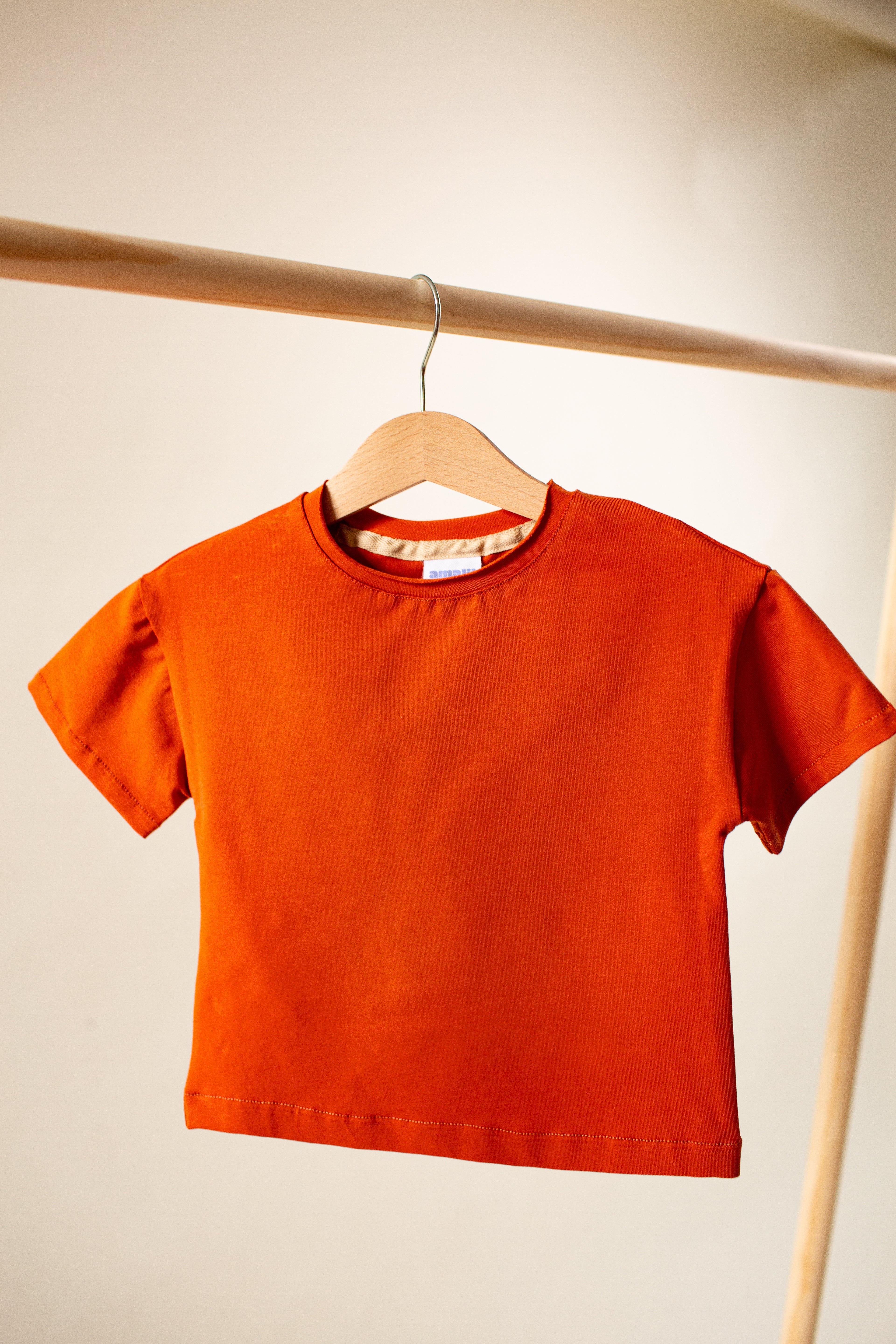Oranžas krāsas T-krekls
