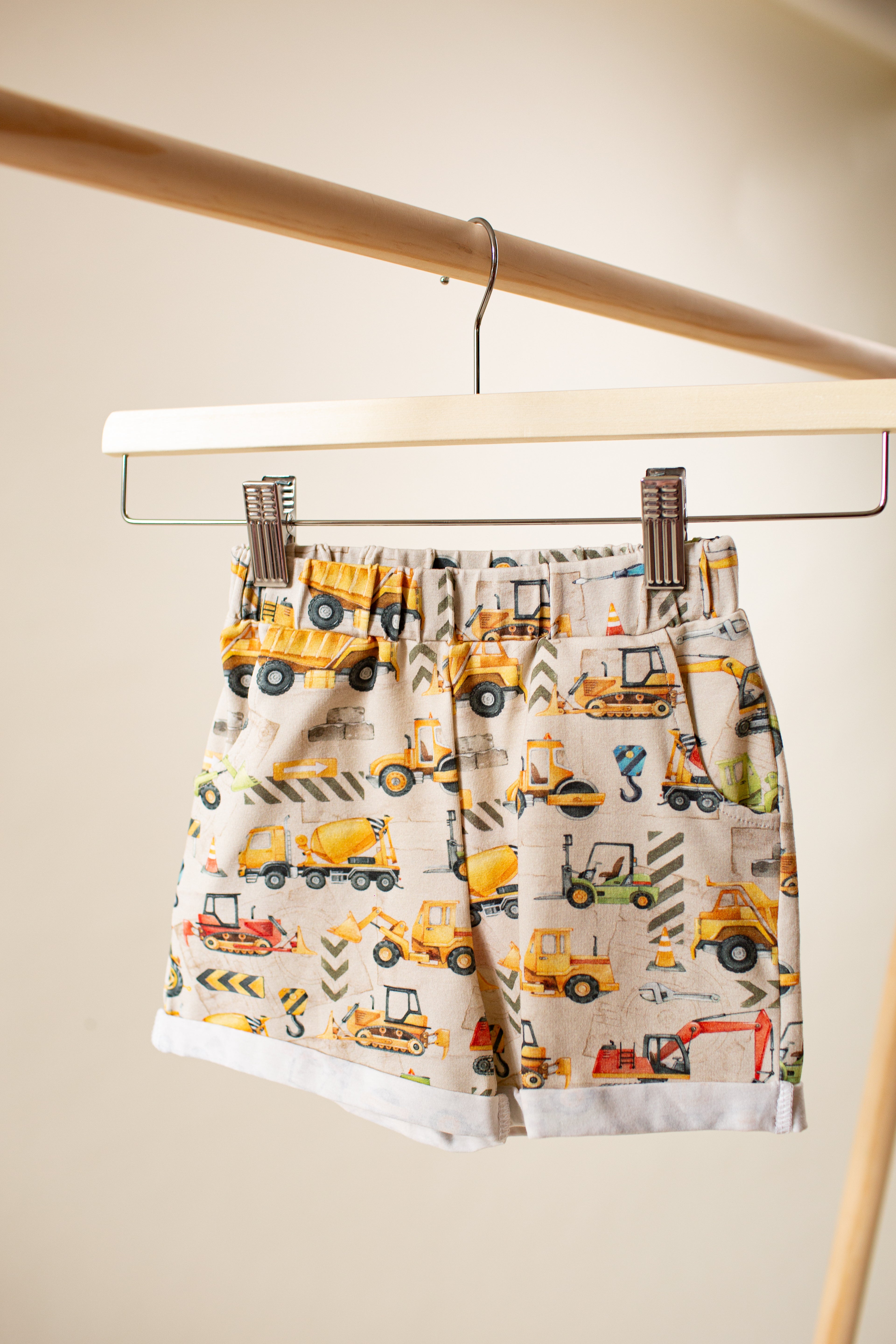 Šorti ar traktortehniku