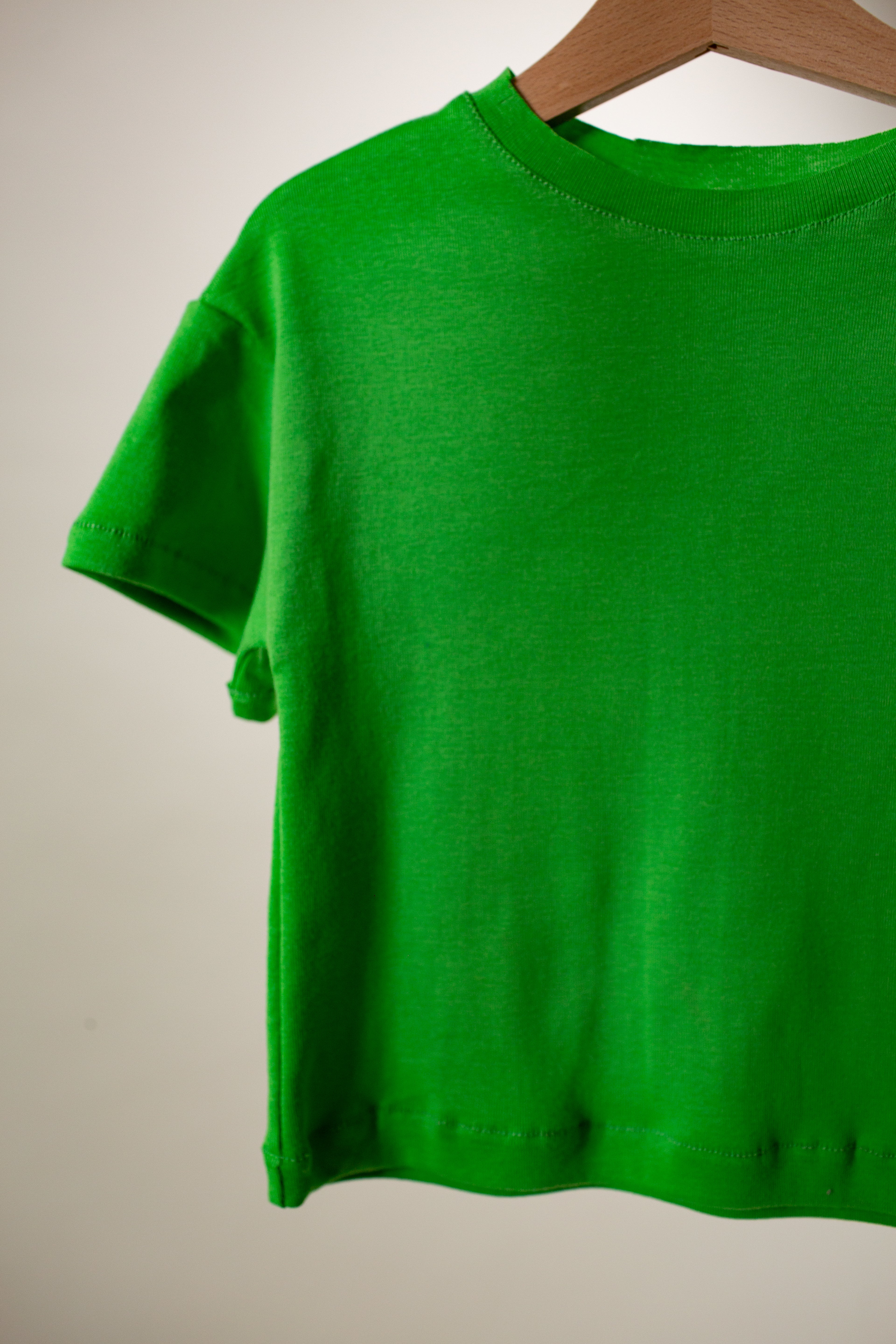 Zaļas krāsas T-krekls