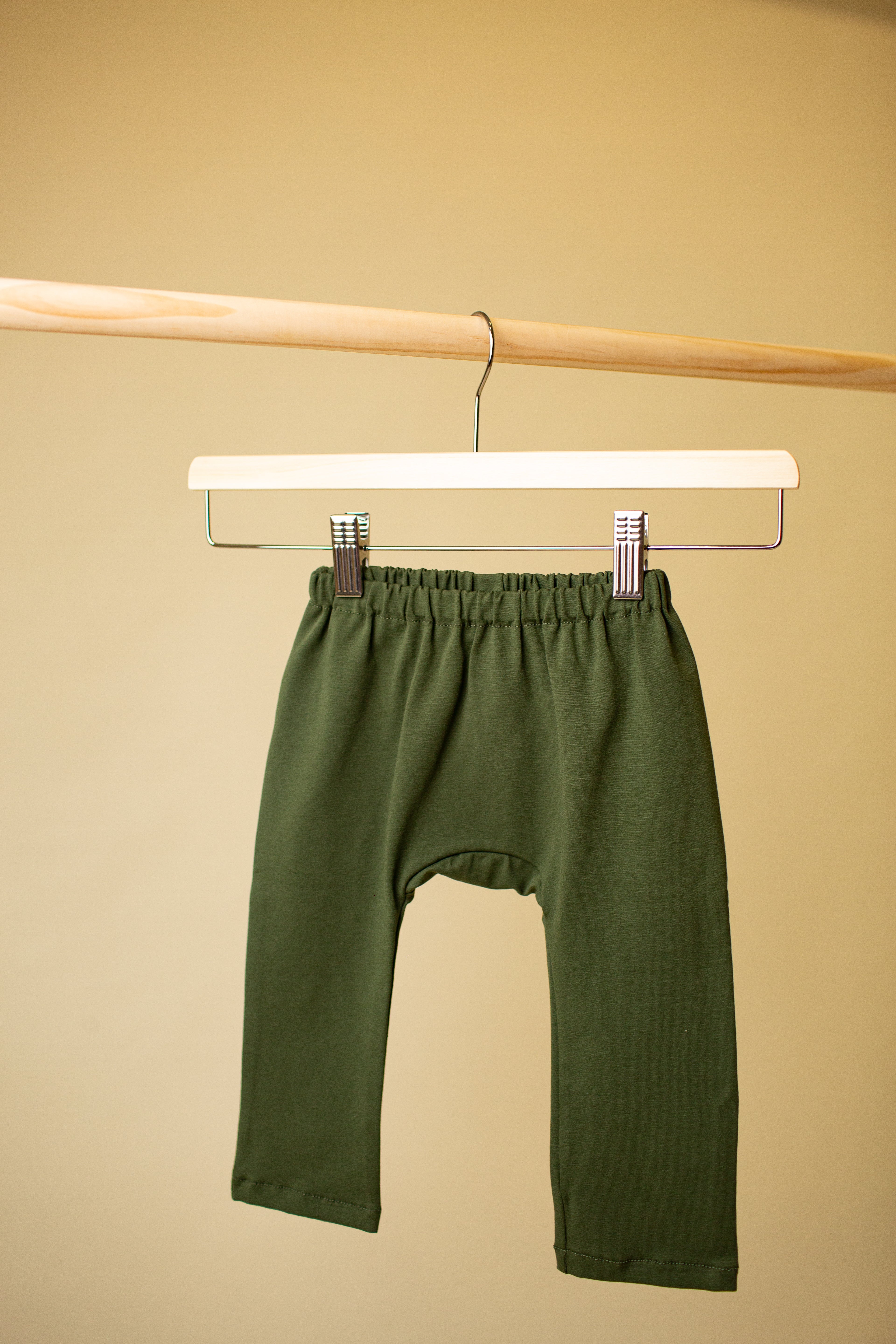 Haki krāsas harēma tipa bikses