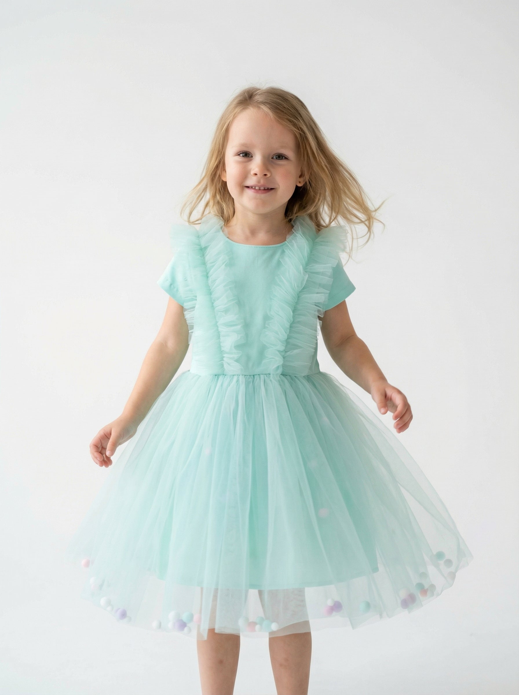 Sibille ar bumbiņām – liekiska kleita izlaidumam