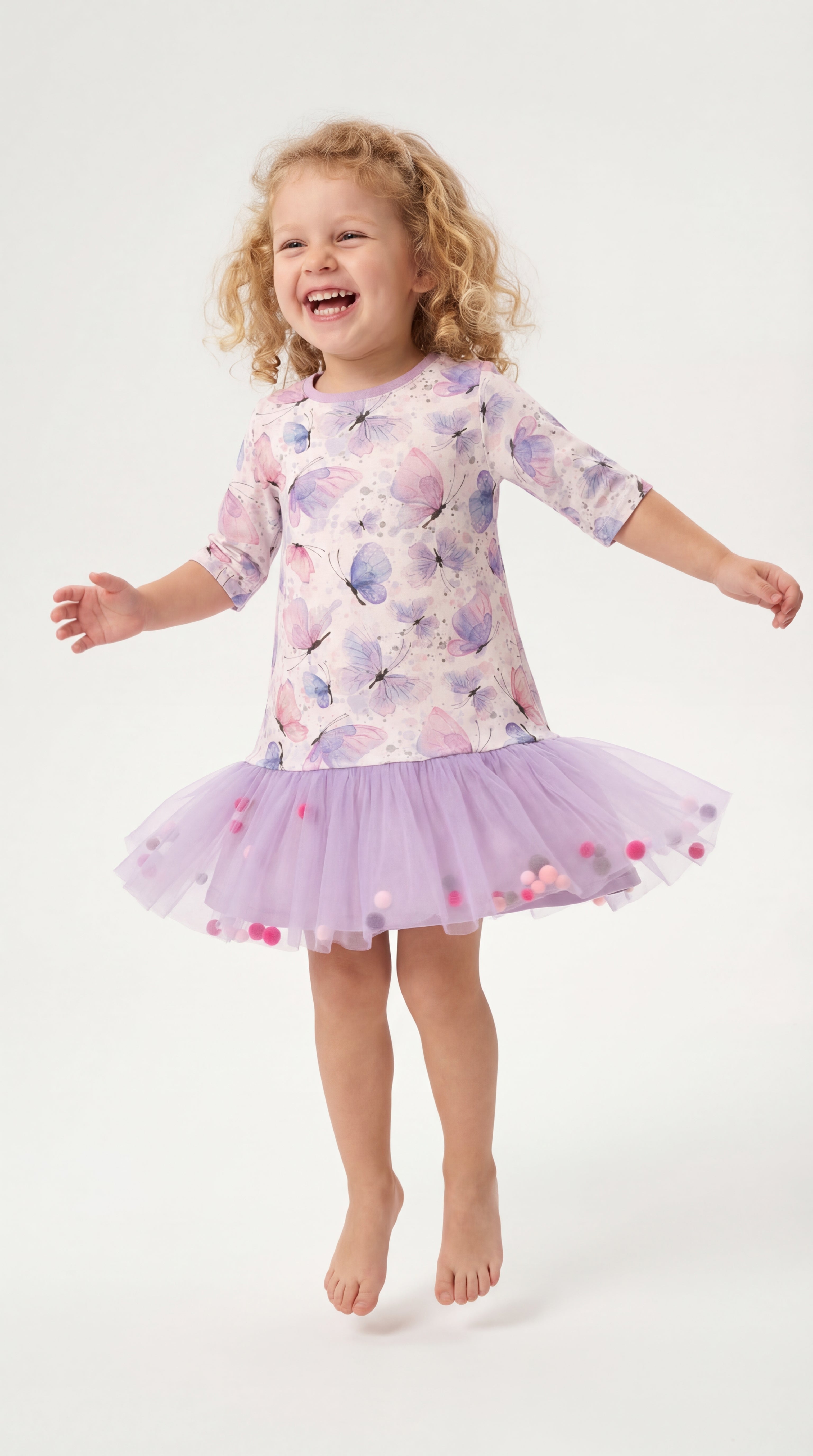 Taureņi - ērta un mūsdienīga bērnu kleita